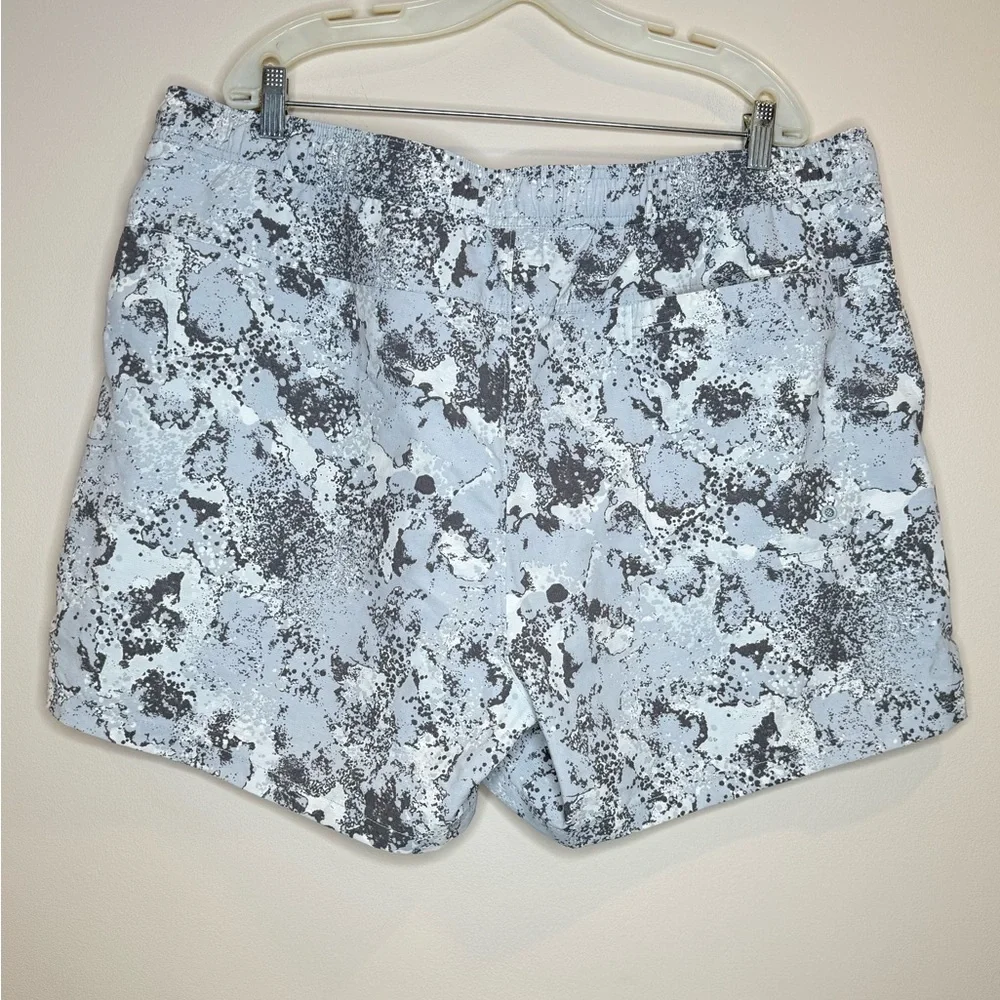 🔥The North Face Gray Patterned Shorts🔥